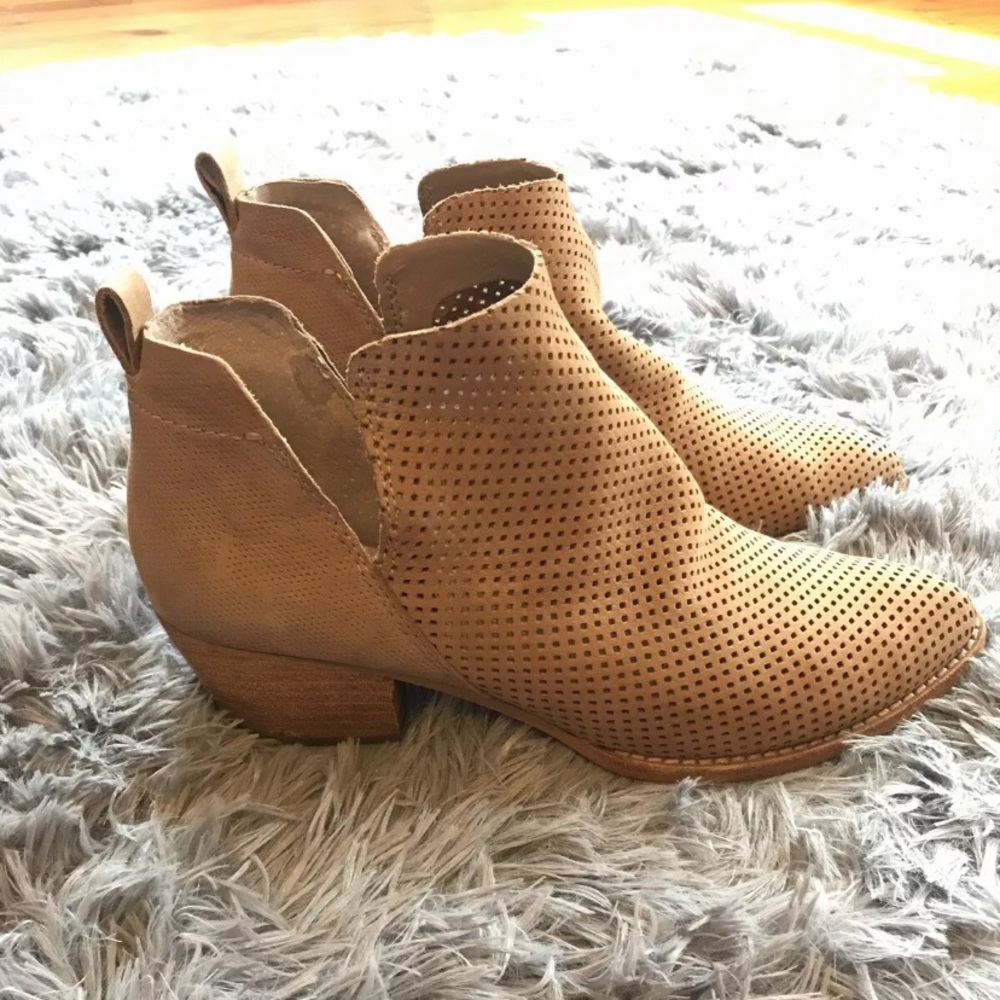 Dolce Vita brown booties size 8